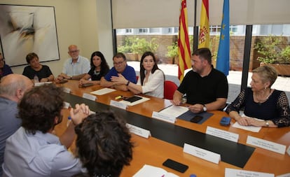 La consejera de Sanidad, Carmen Mont&oacute;n, en la reuni&oacute;n con los colectivos sanitarios.