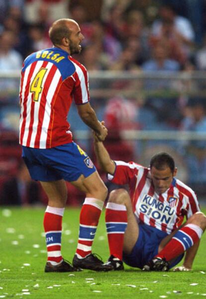 Colsa levanta a un desconsolado Salva Ballesta tras la eliminación.