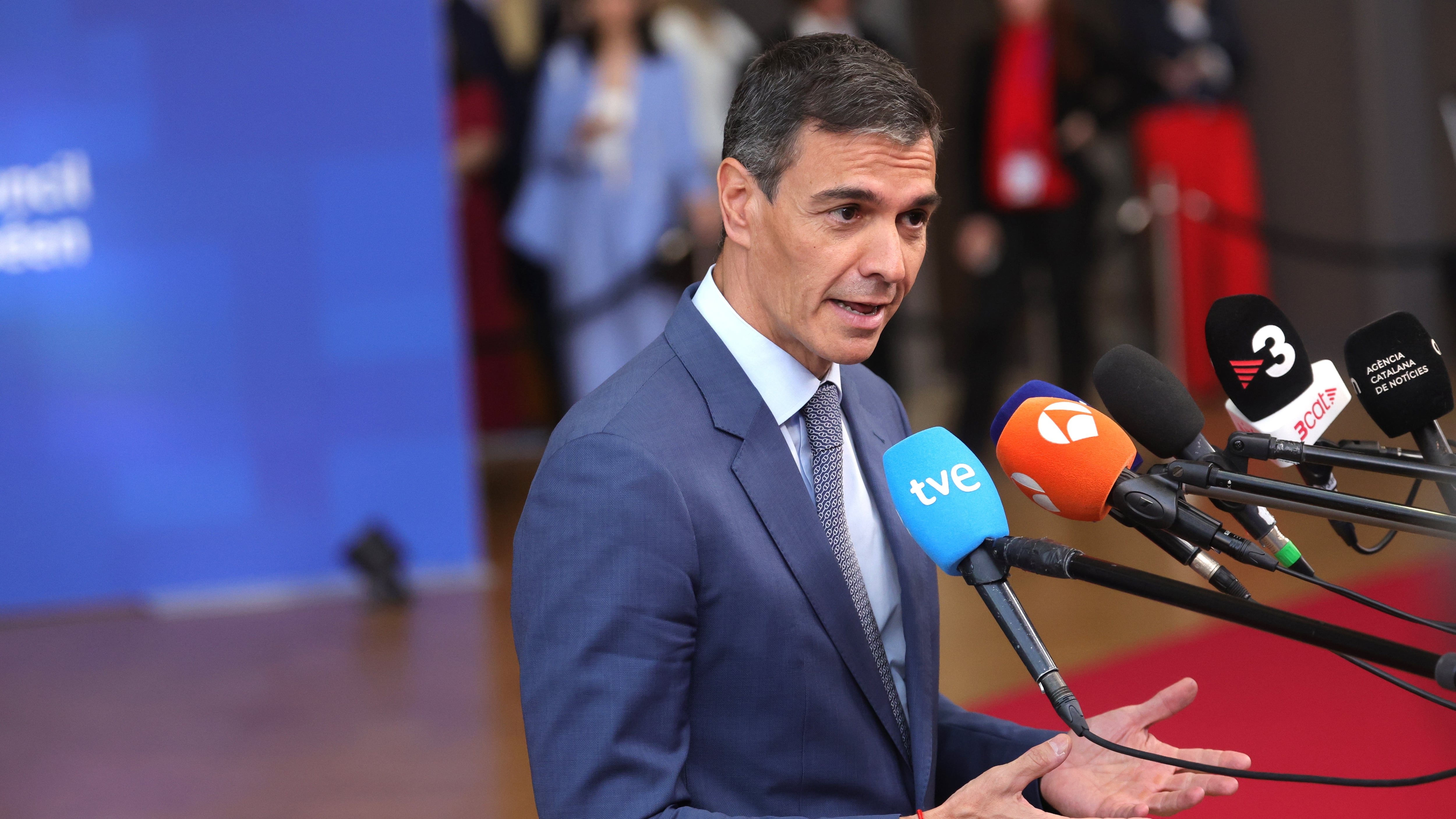 Sánchez arropa a Zapatero, sus hijas y su secretaria: “Tienen el respaldo y la empatía del PSOE, confiamos en su inocencia”