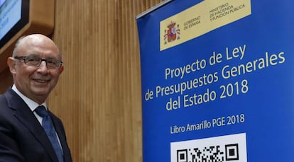 El ministro de Hacienda, Cristóbal Montoro, durante la presentación en el Congreso del proyecto de Presupuestos Generales del Estado para 2018.