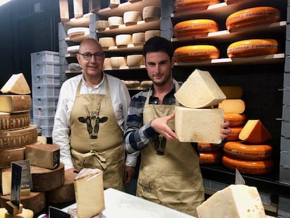 HERMINIO GARCÍA Y RUBEN VALBUENA EN LA  NUEVA TIENDA CULTIVO / CAPEL