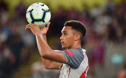 El jugador del Liverpool Alexander-Arnold se prepara para un saque de banda esta temporada contra el Crystal Palace.