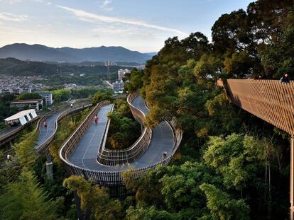 Panorámica de Trans-Urban Connector, un 'pulmón verde' que da acceso a los ciudadanos de la ciudad china de Fuzhou. Diseñado por LOOK Architects en 2017.