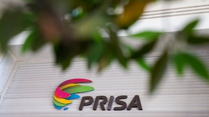 Logo del grupo PRISA en su sede de la Gran Vía en Madrid.