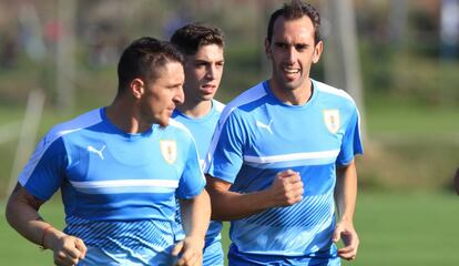 Godín, Cebolla Rodríguez y Fede Valverde preparan el partido contra Argentina con la selección uruguaya.