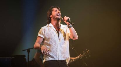 Manu Carrasco en concierto, en el Teatro Real de Madrid.