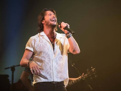 Manu Carrasco en concierto, en el Teatro Real de Madrid.