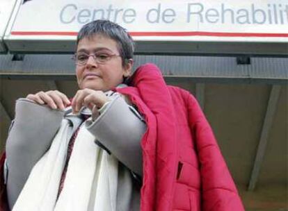 Alba Lucía Cardona, tras recibir el alta ayer, a las puertas del hospital La Fe de Valencia.
