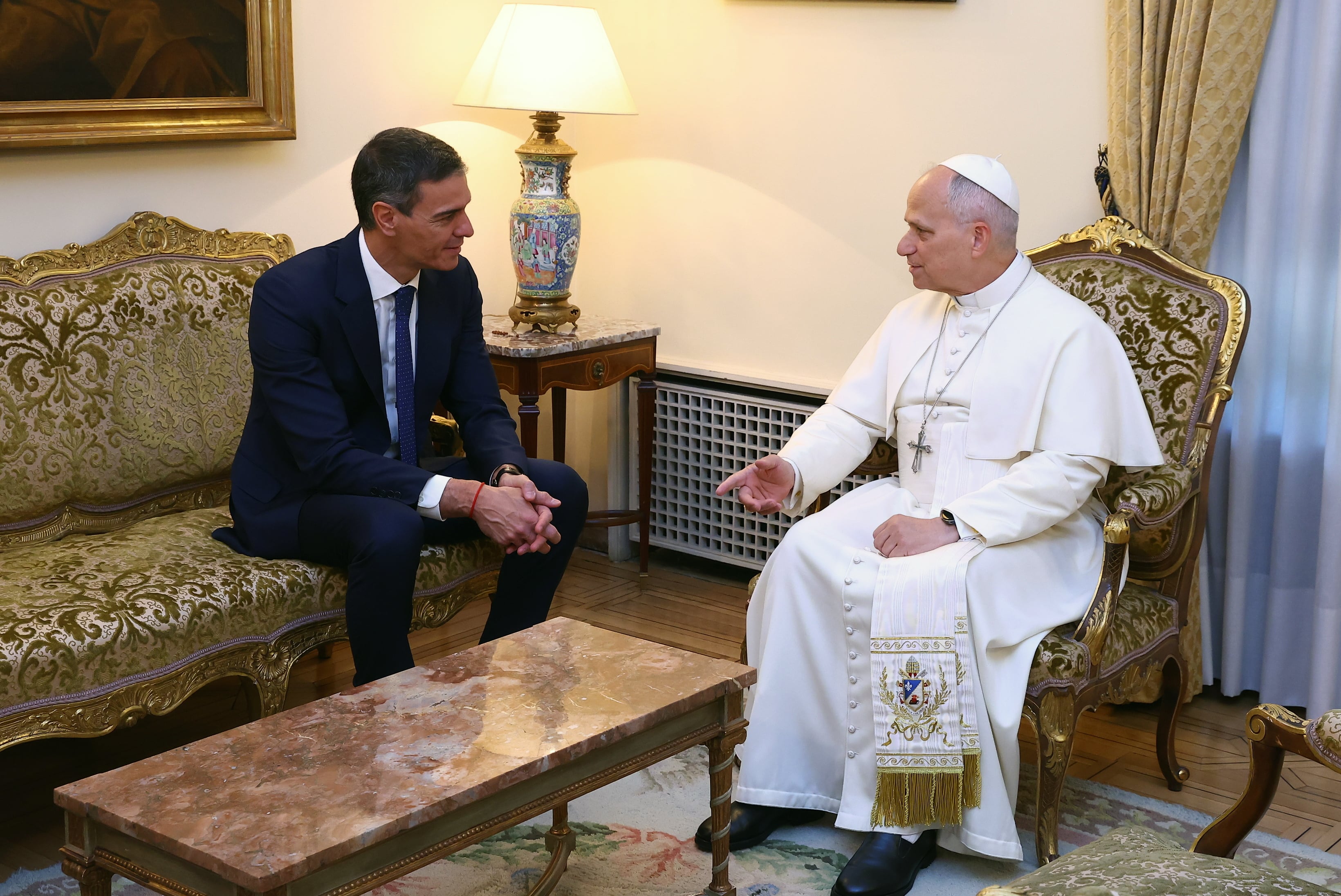 El Gobierno recibe como un balón de oxígeno el discurso del Papa sobre inmigración y la guerra