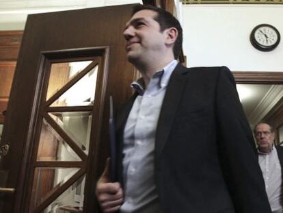 El primer ministro griego, Alexis Tsipras, se re&uacute;ne con su Gabinete de gobierno, en Atenas, Grecia, el pasado jueves 30 de abril de 2015. 
