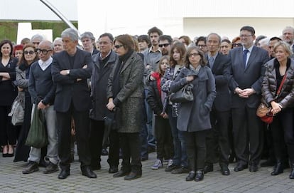 Asistentes al acto de despedida del escultor Andreu Alfaro.