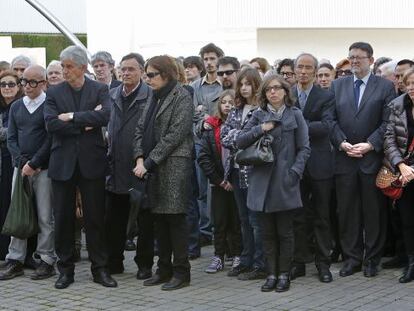 Asistentes al acto de despedida del escultor Andreu Alfaro.