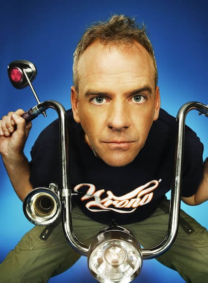 Norman Cook, más conocido como Dj Fatboy Slim, reunió cerca de 20.000 personas el sábado por la noche. ¿El motivo? La celebración de una fiesta en la playa de la ciudad de Bristol (Inglaterra). Para evitar incidentes, esta vez se limitó la venta de entradas, así como que los asistentes llevaran alcohol, cristal y drogas a la zona del evento. Es la cuarta fiesta de este tipo que da el músico. La última, el lluvioso día de año nuevo de 2007, que se saldo con el Dj herido, al recibir 15 descargas eléctricas mientras pinchaba.