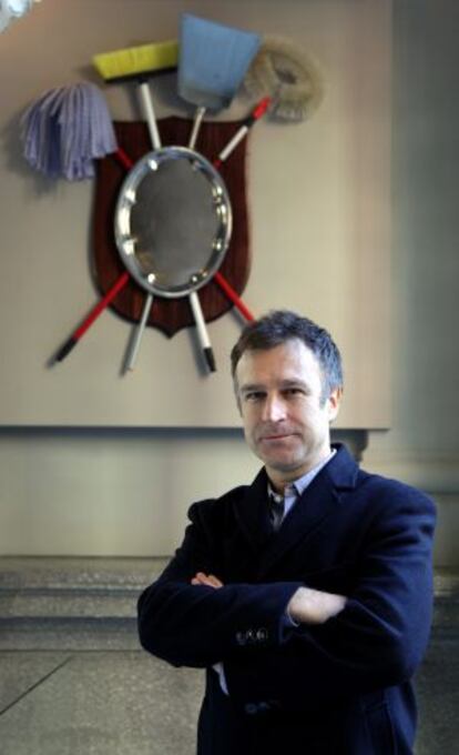 Mateo Maté, en la Fundación Lázaro Galdiano ante una de sus obras.