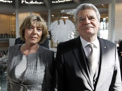 El presidente alemán Joachim Gauck y su compañera, Daniela Schadt, en una imagen de marzo de 2012.