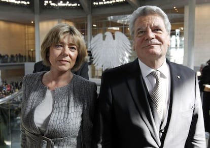 El presidente alemán Joachim Gauck y su compañera, Daniela Schadt, en una imagen de marzo de 2012.