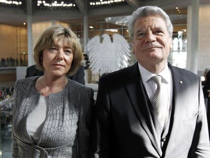 El presidente alemán Joachim Gauck y su compañera, Daniela Schadt, en una imagen de marzo de 2012.