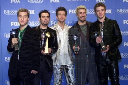 Justin Timberlake alcanzó la fama como parte de la boy band estadounidense 'N Sync. En la imgen, de izquierda a derecha: Lance Bass, Chris Kirkpatrick, JC Chasez, Joey Fatone y Justin Timberlake, tras ganar el premio Billboard a álbum del año en el año 2000 por su disco 'No Strings Attached'.