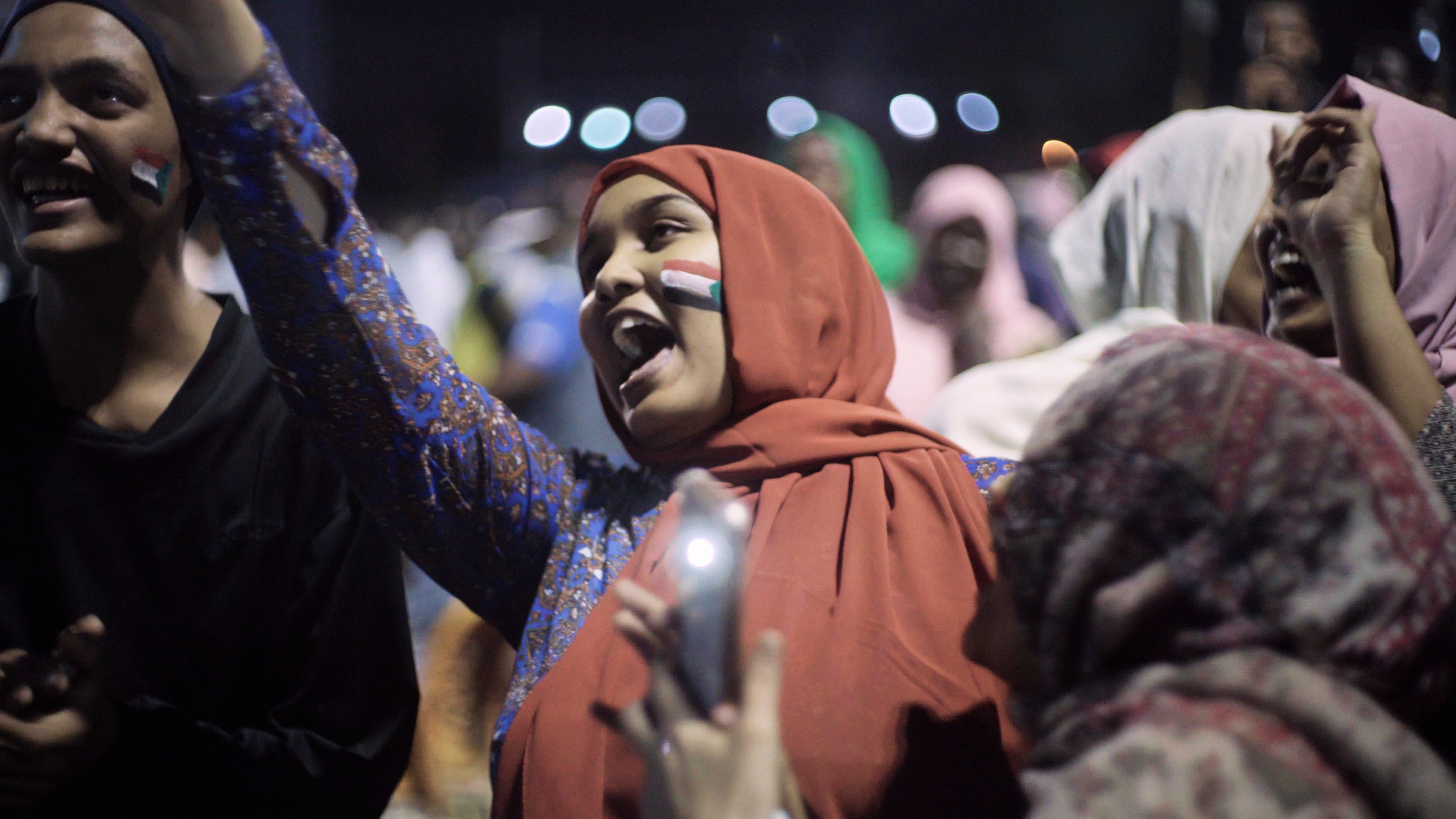 El documental que retrata la lucha de los jóvenes sudaneses por la democracia: “Los militares quieren que el pueblo olvide las grandes cosas que hizo”