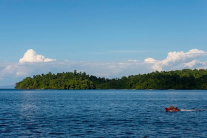 Tourists travel on a boat in Isla Coiba National Park (Panama).