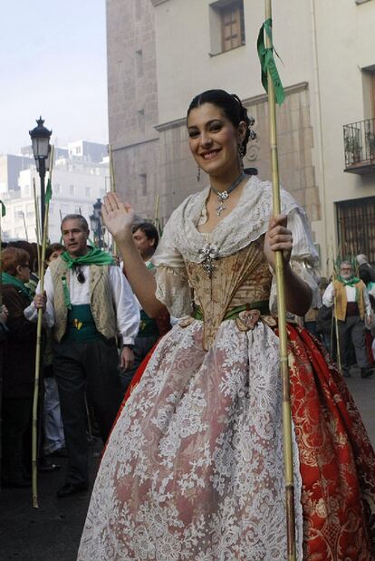 La reina de las fiestas de Castellón, Mónica Sidro, al inicio de la romería.