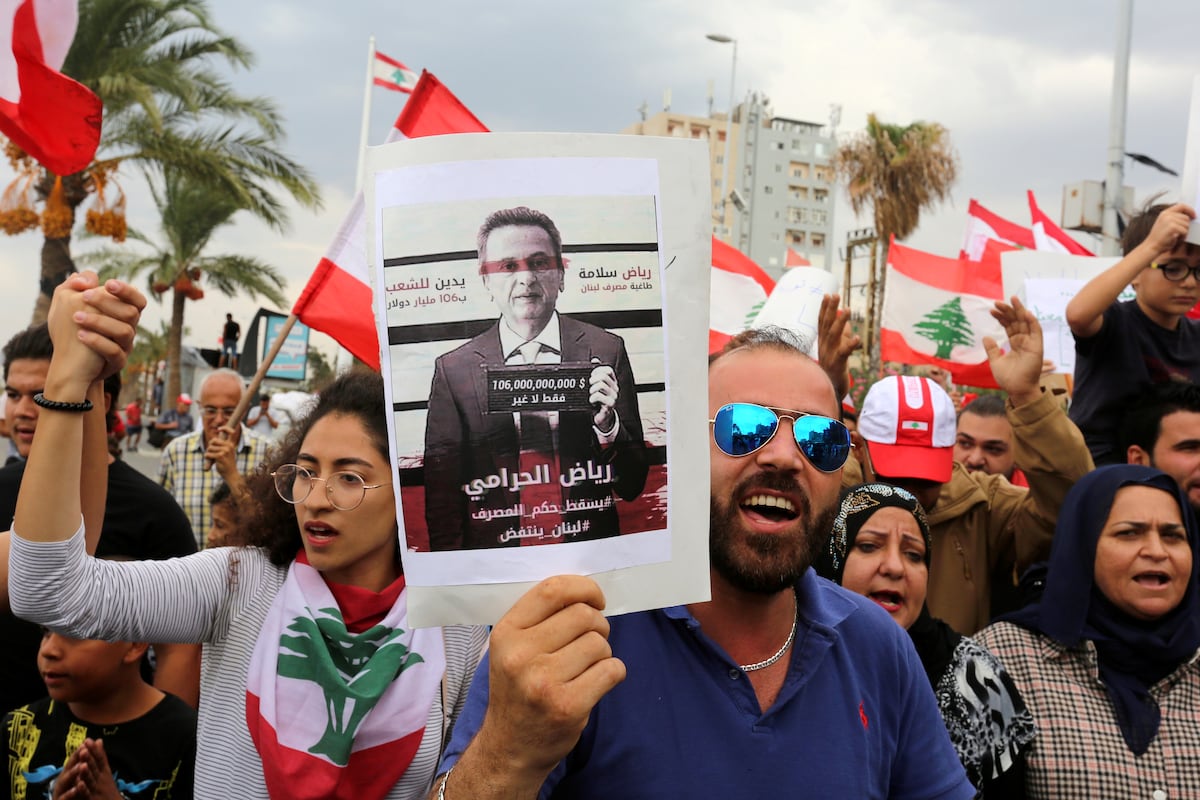 Riad Salameh: El Ex 'Mago de las Finanzas' Libanés Enfrenta Juicios y Acusaciones por el Colapso Económico