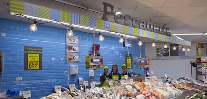 La pescader&iacute;a de un supermercado La Plaza de D&iacute;a.