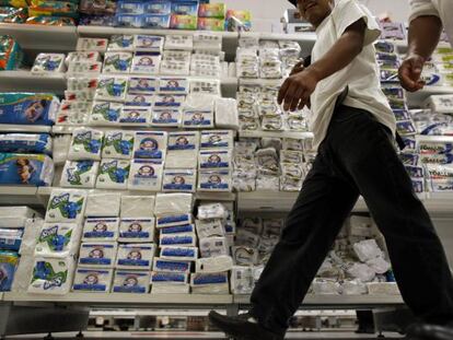 Productos cuyo precio ser&aacute; controlado en un supermercado en el centro de Caracas (Venezuela). 