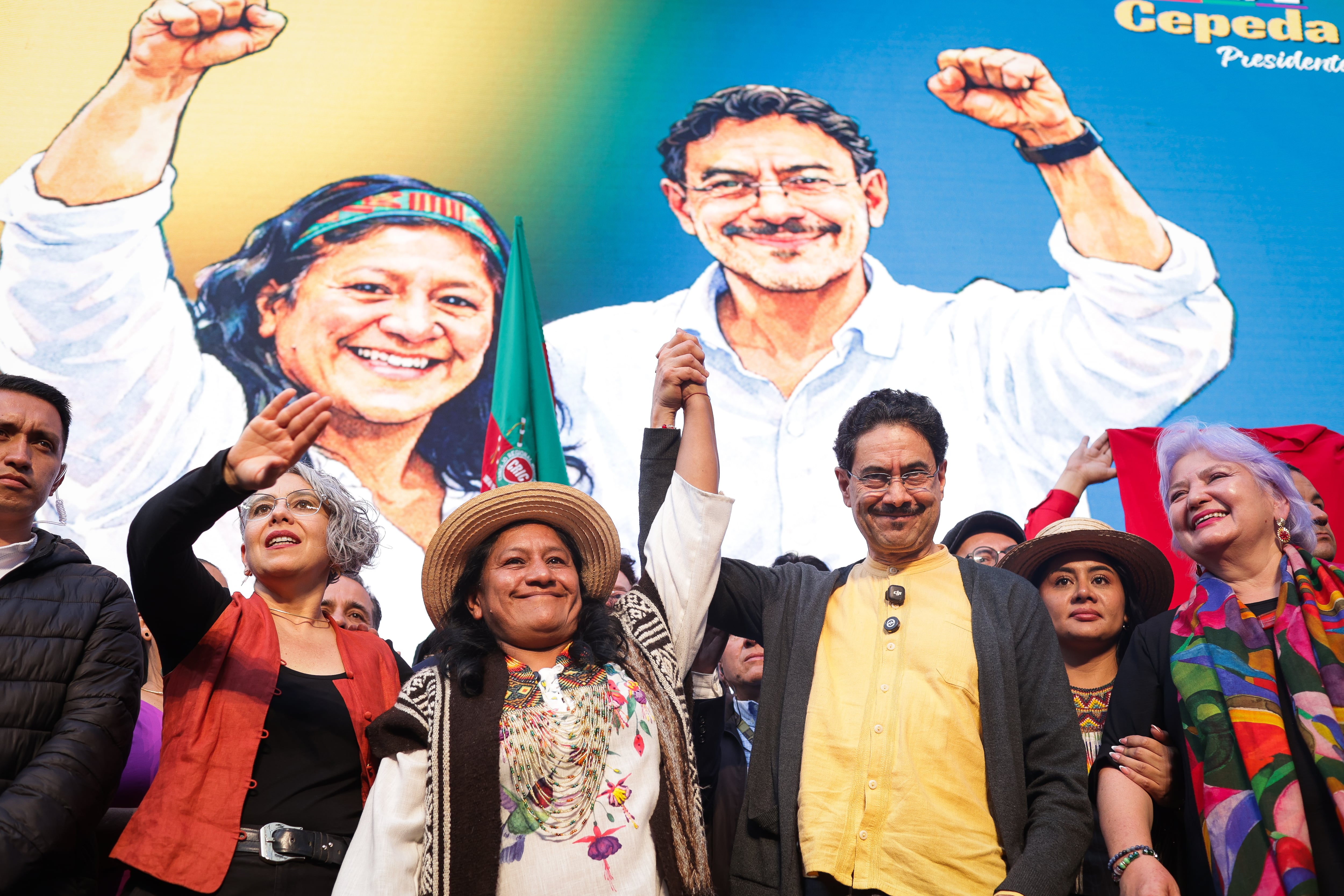 Iván Cepeda y Aida Quilcué, durante el acto de inscripción a la candidatura presidencial, en Bogotá.