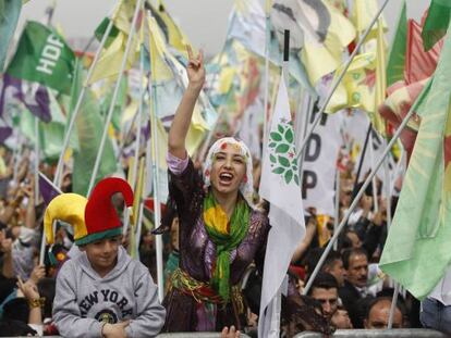 Celebraci&oacute;n del Nuruz (a&ntilde;o nuevo kurdo) en Estambul.