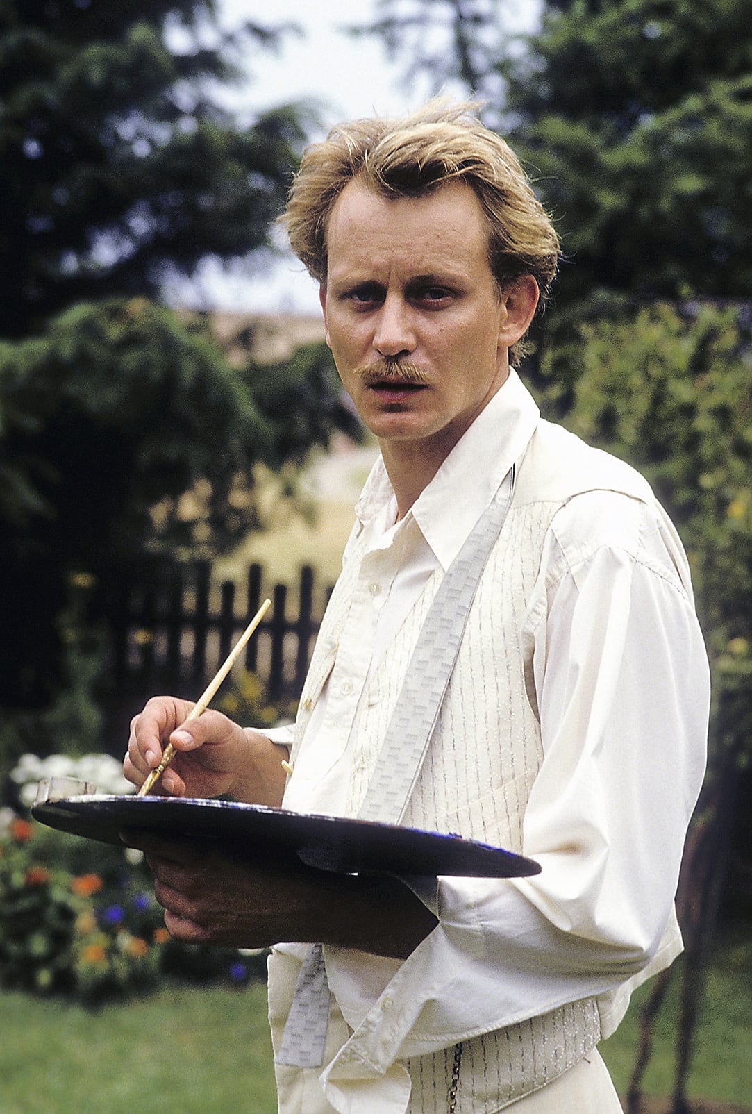 Stellan Skarsgård caracterizado como el pintor P. S. Krøyer en