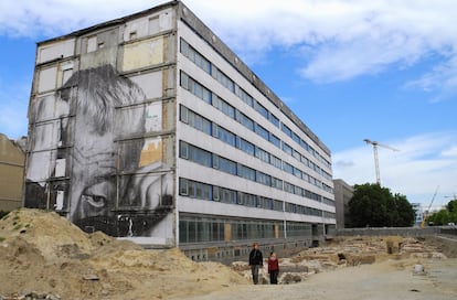 Excavations in Breite Strasse, in the former Hertzog department store complex, bombed during World War II and occupied by the GDR Ministry of Construction since 1968. Today it is awaiting financing to become a mixed-use urban complex with housing, stores and restaurants.