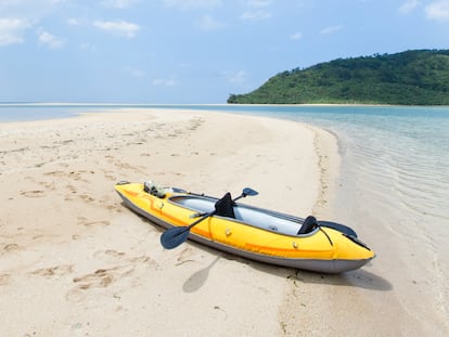 Los 'kayaks' hinchables permiten disfrutar de paseos por el agua en cualquier lugar. GETTY IMAGES.