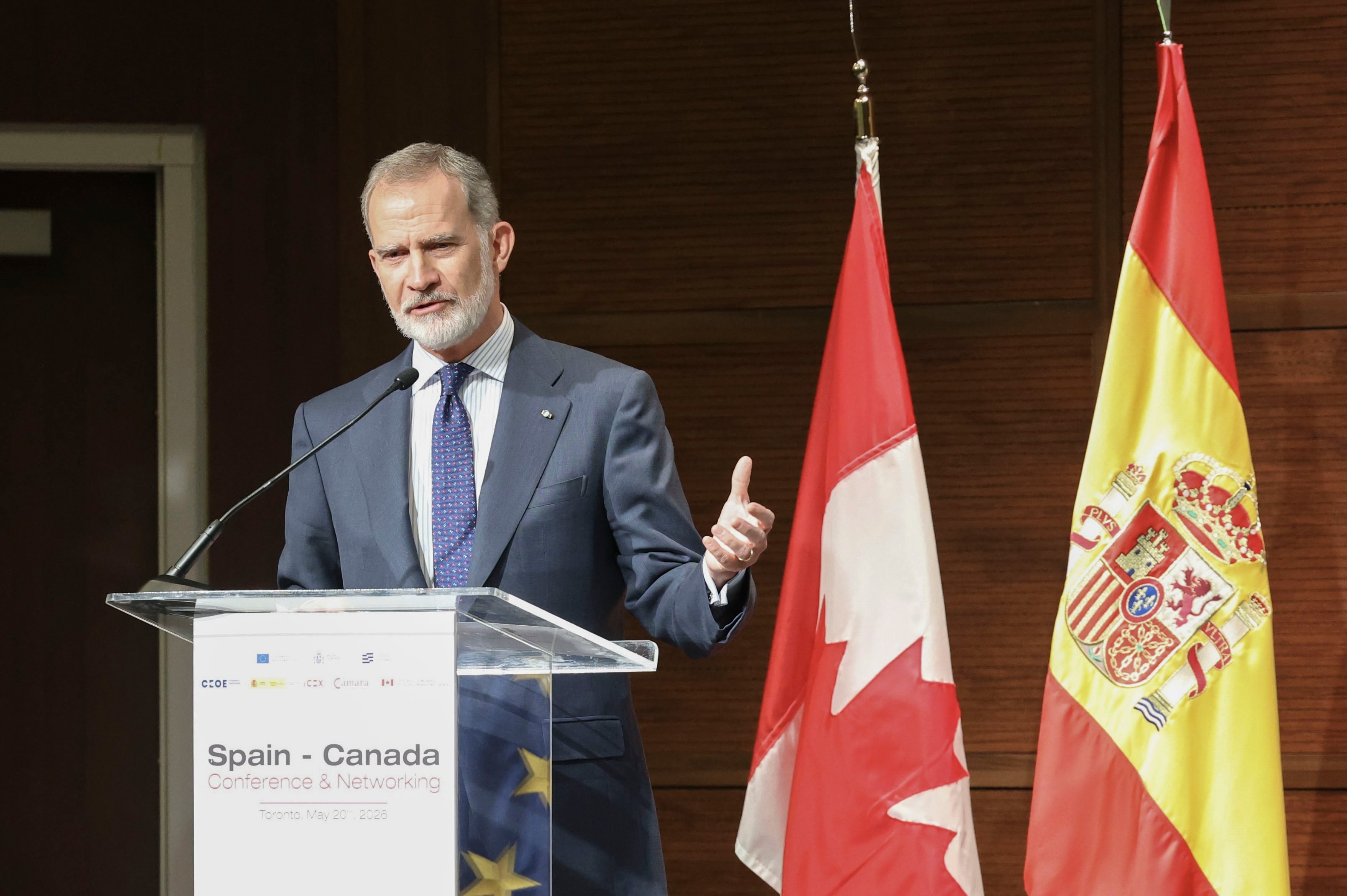 Felipe VI agradece a Margaret Atwood sus enseñanzas para leer la realidad en el III Premio internacional Joan Margarit de poesía en Toronto