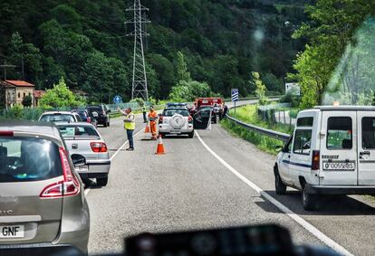 Impacto múltiple entre cinco coches en la autovía AS-17 que une Avilés con Langreo.