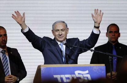 Benjamin Netanyahu celebra vit&oacute;ria em Tel Aviv.