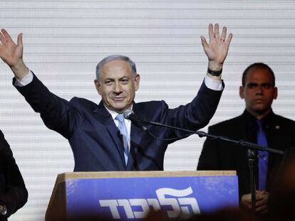 Benjamin Netanyahu celebra vit&oacute;ria em Tel Aviv.