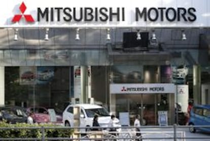 Detalle de un concesionario de Mitsubishi en Tokio (Jap&oacute;n).