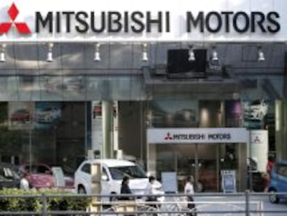 Detalle de un concesionario de Mitsubishi en Tokio (Japón).