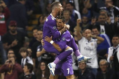 Cristiano Ronaldo comemora primeiro gol com Sergio Ramos. 