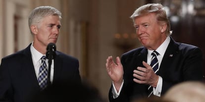 Donald Trump y el juez Neil Gorsuch el 31 de enero en la Casa Blanca.