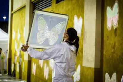 Las paredes de la Usina se llenaron de mariposas con la intervención de Sendero.