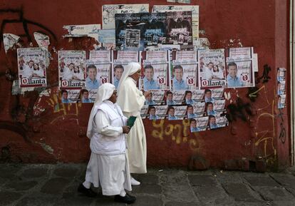 La religión ha jugado un papel activo en la reñida campaña de segunda vuelta. Aunque en la teoría Perú no se declara un estado laico, en el artículo 50 de su Constitución se marca una línea entre política y religión