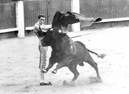 El diestro Manolete, durante una corrida celebrada en la plaza de toros de Las Ventas.