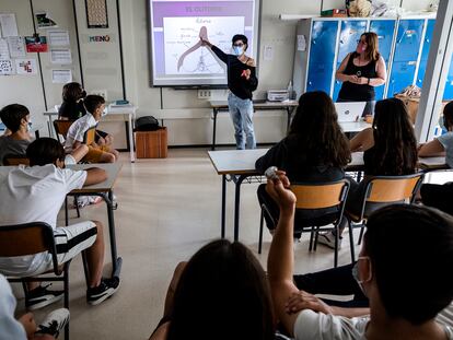 Clase de educación sexual para alumnos de primero y segundo de la ESO en Escuela 2, Valencia, el miércoles.