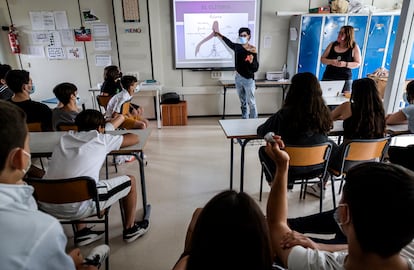 Clase de educación sexual para alumnos de primero y segundo de la ESO en Escuela 2, Valencia