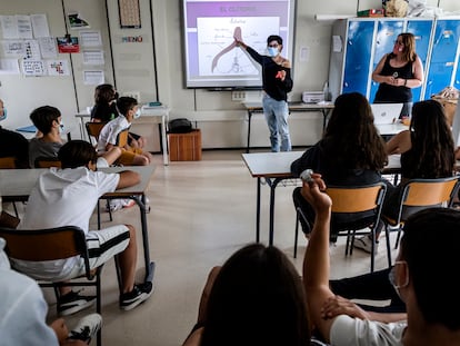 Clase de educación sexual para alumnos de primero y segundo de la ESO en Escuela 2, Valencia