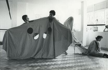 Imágenes de archivo de la artista Martha Araújo expuestas en la Galería PM8 de Vigo.