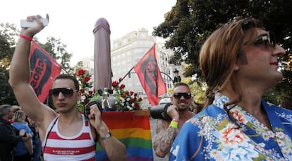 Participantes en la marcha del Orgullo LGTB en Valencia.