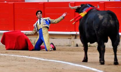 Francisco Rivera Ordo&ntilde;ez toreando en la plaza toros Monumental de Barcelona.